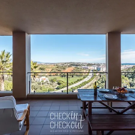 Checkincheckout Panorama Luxury Flat *