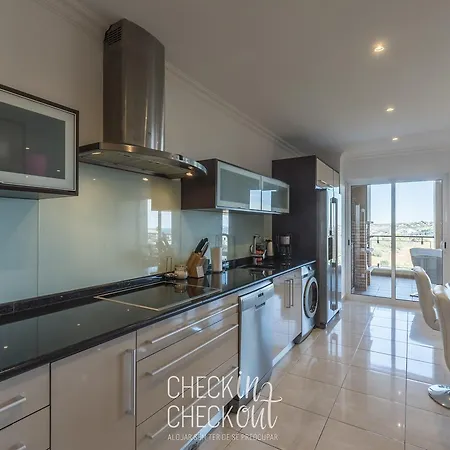 Checkincheckout Panorama Luxury Flat *